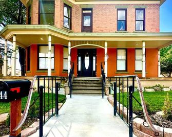 Franklin Fab Gallery House - Raton - Будівля