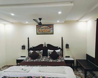 Tourist Rest House - Agra - Bedroom