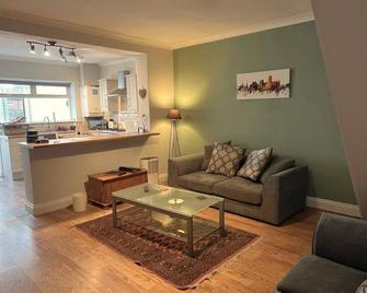 Durham 3 Bedroom House With Parking - Durham - Sala de estar