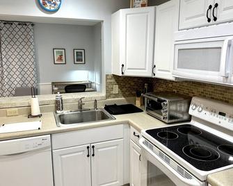 Stylish-N-Private 1br Retreat 2 Miles To Legoland - Winter Haven - Cocina
