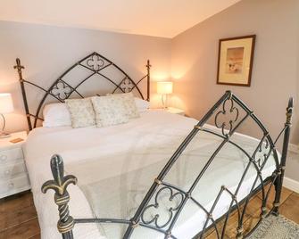 Hen House View - Rugeley - Bedroom