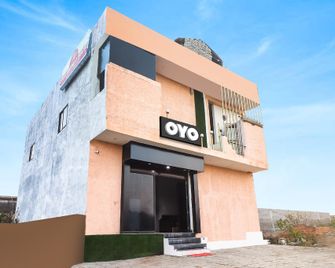 Hotel Maatrika and banquets - Orchha - Edificio