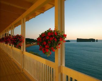 Hôtel La Côte Surprise - Perce - Balkón