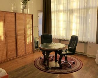 Pension Brinn - Berlin - Dining room
