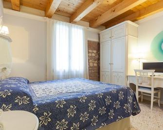 Talamo Rooms - San Martino Buon Albergo - Bedroom