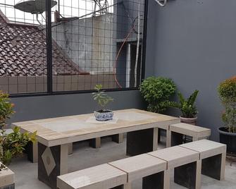 Tebet Utara Suites - Yakarta - Patio