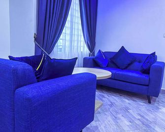 Firnic Luxurious Private Hotel - Accra - Wohnzimmer
