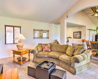 Cozy Pagosa Springs Townhome with Patio! - Pagosa Springs - Sala de estar