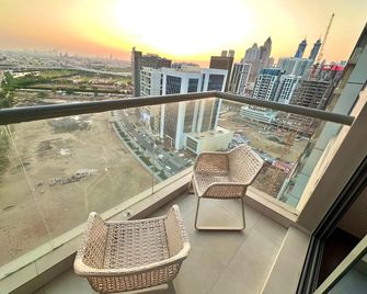 Lakeside Hostel Downtown - Dubai - Balcony