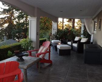 Spectacular Ocean View Suite - White Rock - Patio