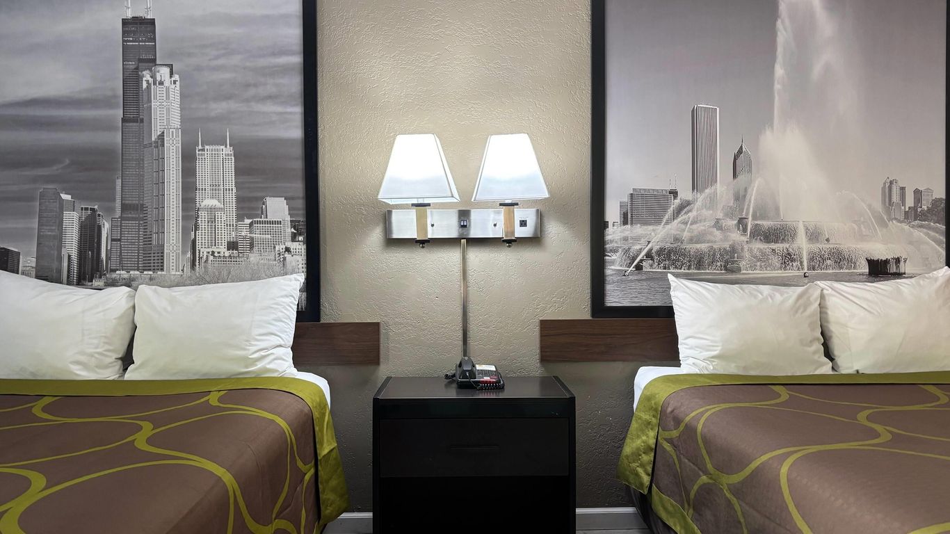 Super 8 by Wyndham Taylorville IL