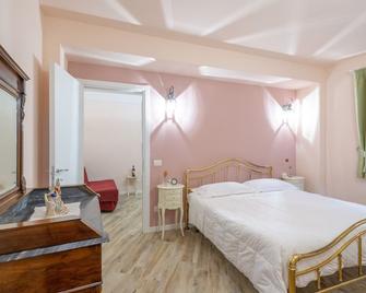The Residence Of Pleasures Lost - Rosa - Lastra a Signa - Camera da letto