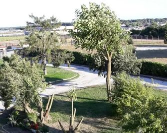 Casa Vacanze nel Verde a 5 Km dal mare - Nettuno - Außenansicht
