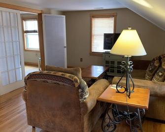 Great Location Next to Fishtown in Leland Harbor House - Leland - Sala de estar