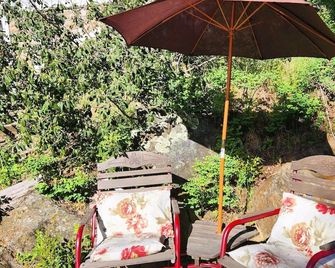 Oak Hill Inn, cozy boutique hotel only a 5min stroll to the heart of Julian!! - Julian - Innenhof