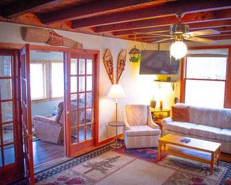 Scenic Lakefront Retreat With Atv Trail Access - Hatfield Lake Arbutus Home - Neillsville - Sala de estar