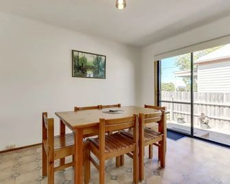 Lowes on the Lakes - Lakes Entrance - Dining room