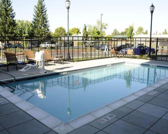 Towneplace Suites Redding - Redding - Pool