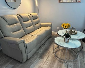 Centrally located in Shelbyville, just 1/4 mile from the Horse Show Grounds. - Shelbyville - Huiskamer