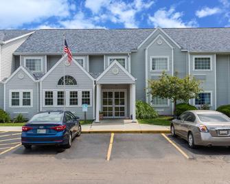 Microtel Inn & Suites by Wyndham Dayton/Riverside OH - Dayton - Building