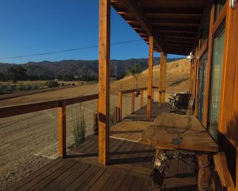 Tiny Home Cabin B National Parks,The Pinnacles, Hollister Hills & Longhorns - Hollister - Balcony