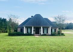 5 Star French Country Manor! Near LaTech and Squire Creek Golf Course - Ruston - Building