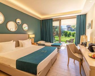 Almyros Beach Resort and Spa - Acharavi - Bedroom