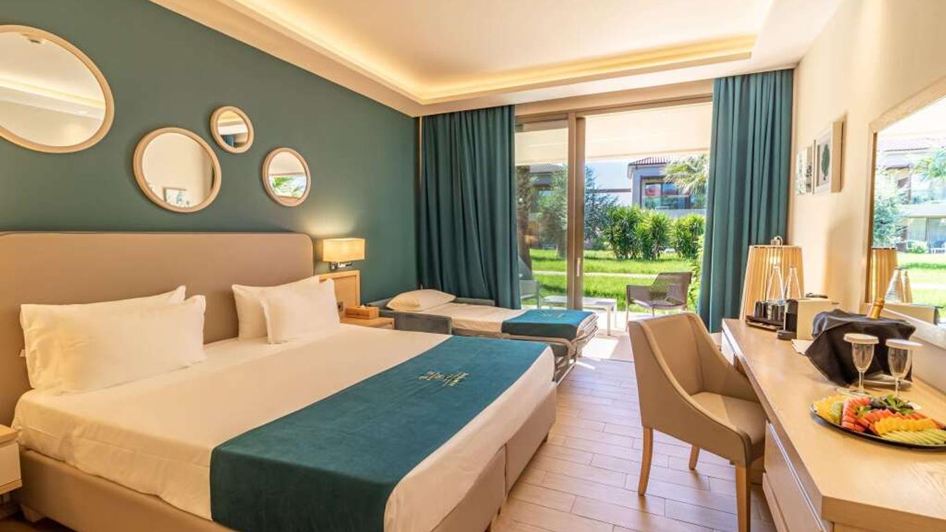 Almyros Beach Resort and Spa