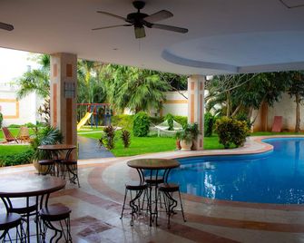 Hotel Palacio Maya - Mérida - Piscina