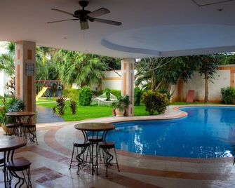 هوتل بالاثيو مايا - ميريدا - حوض السباحة