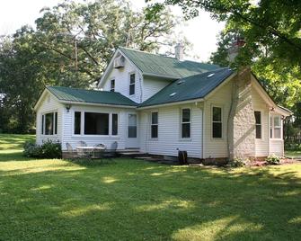 Charming farmhouse in the country - Kenosha - Building