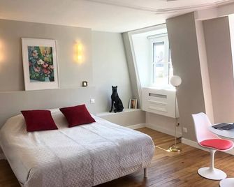 Celect'View Air-conditioned Suite White - ליון - חדר שינה