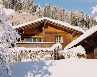Charming Chalet | Private Indoor Pool & Sauna | Alpine Location | sleeps up to 9 - Gruyères - Bâtiment