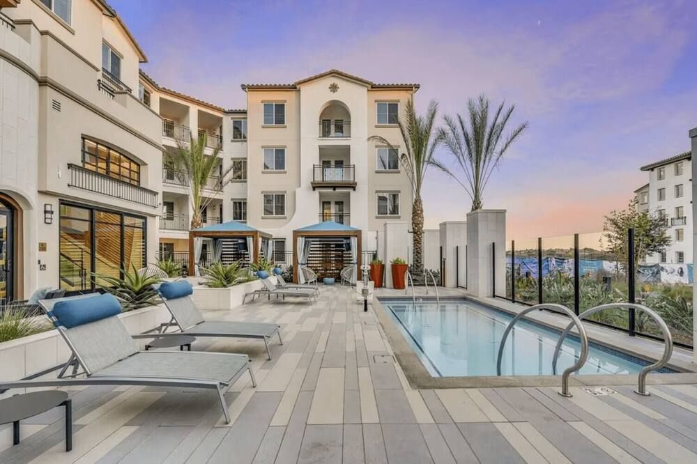 Carmel Valley 1br w spa gym walk to groceries SAN-27 - سان دييغو - حوض السباحة