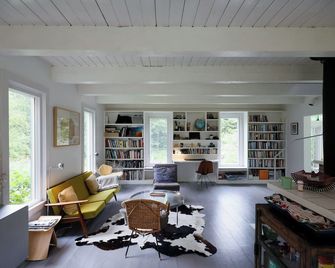 Light-filled cottage - New Marlborough - Living room