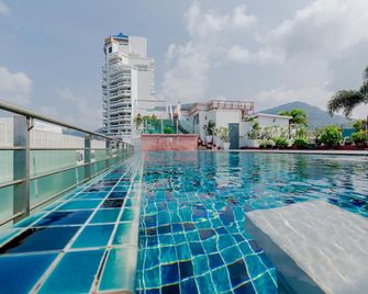 Aspery Hotel - פאטונג - בריכה