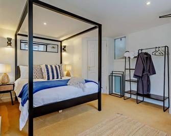 Jacobite's Retreat, 17th century cottage in the heart of Inverness - Inverness - Bedroom