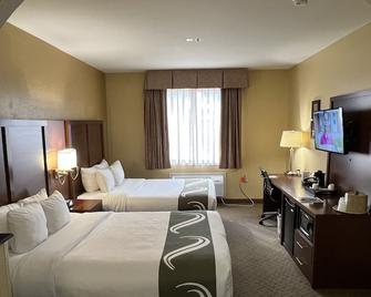 Quality Suites Midland North Loop 250 - Midland - Bedroom