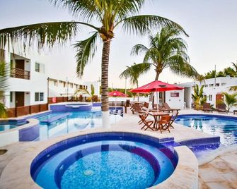 Playa Plana Hotel - Monterrico - Piscina