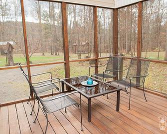 Cooperstown/Oneonta Getaway! Cottage #2- Old World Village - Maryland - Patio