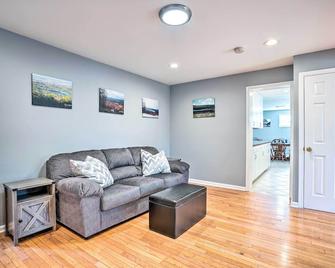 Charming Home with Yard Near Shenandoah River! - Harpers Ferry - Living room