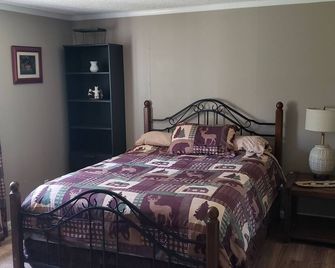 3-bedroom mobile home in fabulous Coffee Creek - Trinity Center - Habitación