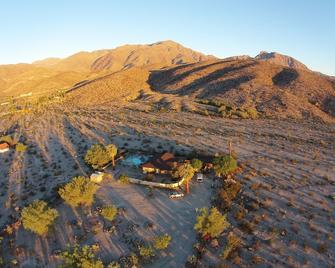 Desert Vacation Rental in Borrego Springs, California - Borrego Springs - Будівля