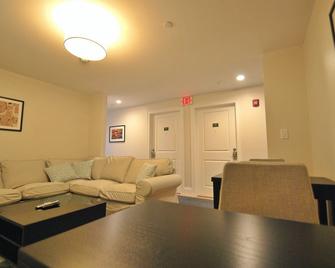 West Broadway Quarters by Thatch - Boston - Living room