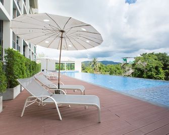 شوغار بالم ريزيدنس - بوكيت تاون - حوض السباحة