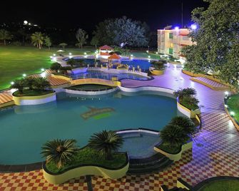 Eagleton The Golf Resort - באנגאלור - בריכה