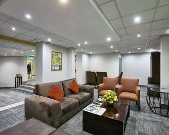 Cresta Thapama Hotel - Francistown - Lobby