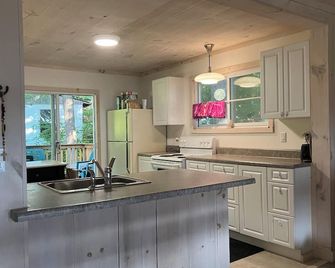 Two Cottages, Sandy Beach, Level Lot - Minden - Kitchen