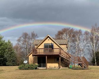 Perfect Grand Marais Get-Away! Pictured Rocks, snowmobile trails, beaches, etc - Grand Marais - Building