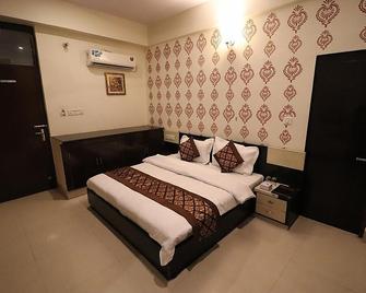 OYO 6187 Kanwal Resort - Alwar - Bedroom